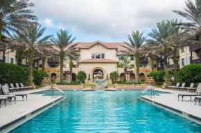 2BR 2 with fenced courtyard patio 4106R2